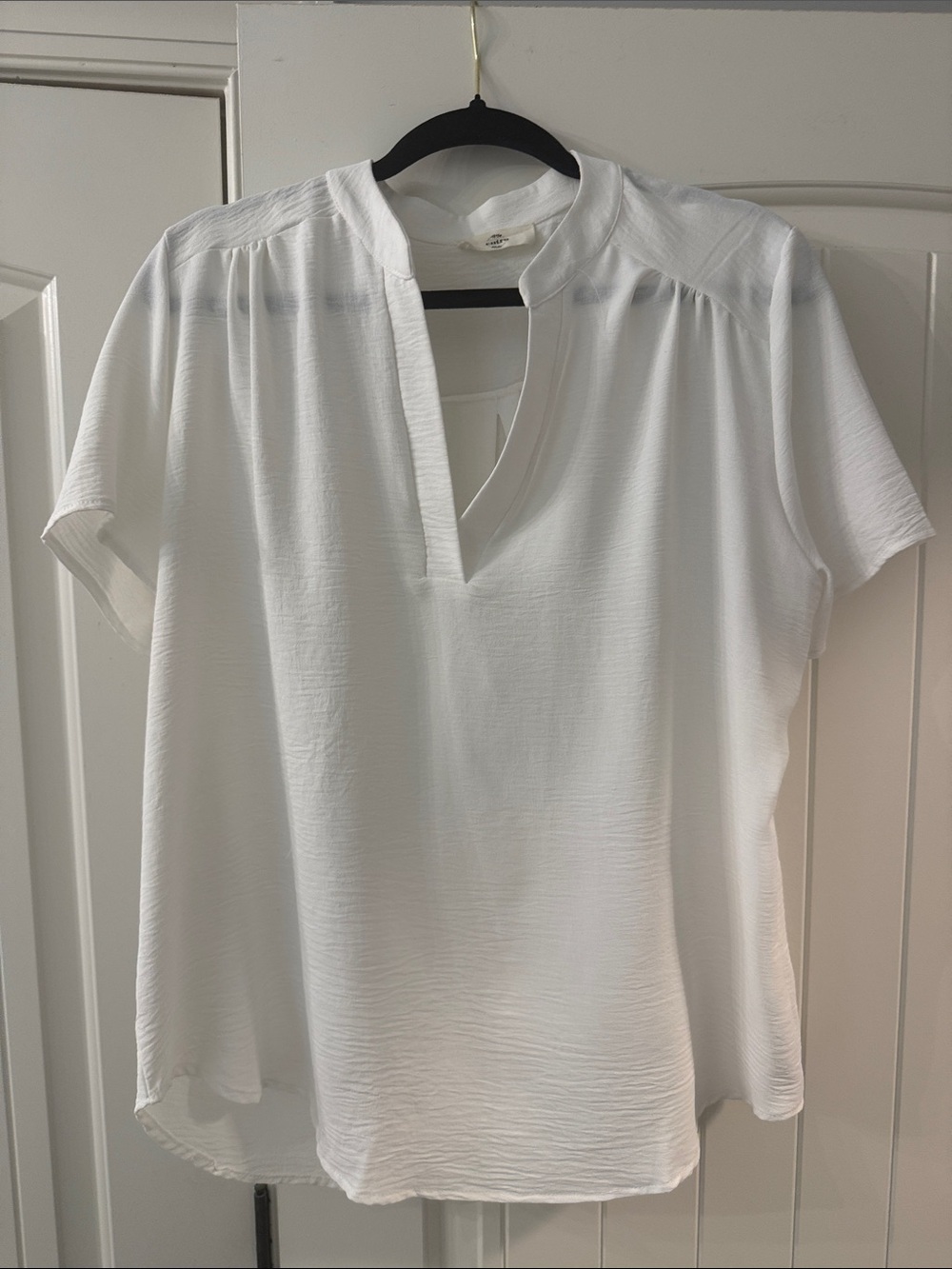 entro White Short-Sleeve Split V-Neck Blouse